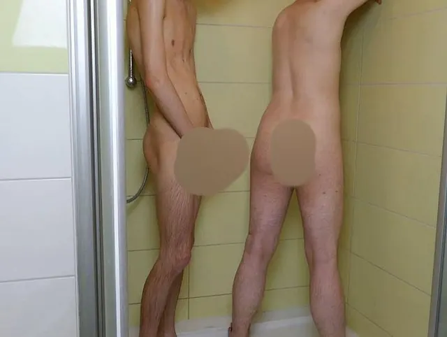 Video 090 - Bareback in der Dusche gefickt. Cam 1 Teil 1-4