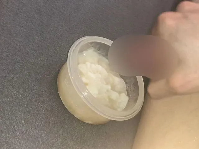 Original Video 053 - Maxi wichst ein weiteres mal in die SpermaDose Cam 1 Teil 2-2