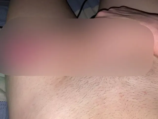 18-jähriger Schwanz hautnah! Wichsen und Abspritzen auf meinem Bauch! POV!