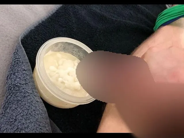 Video 072 - Maxi Sammelt sein Sperma in der Dose Cam 2 Teil 2-2