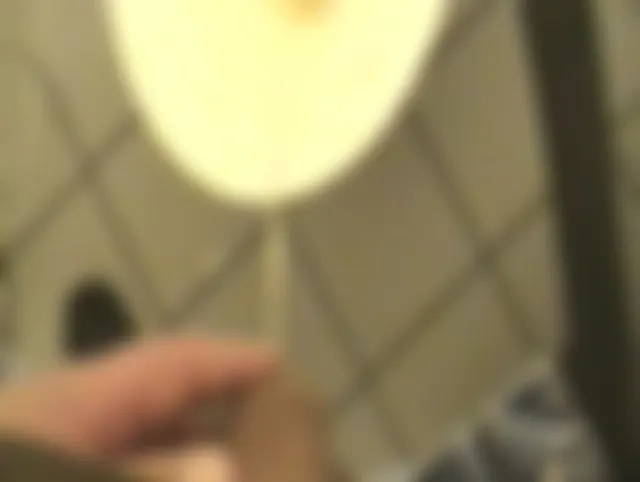piss auf dem damenklo