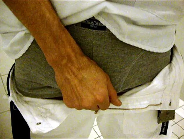 Beim pissen in Krankenhausklo fast erwichst worden