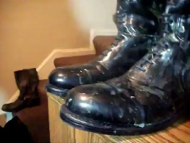 Sahne auf die Stiefel