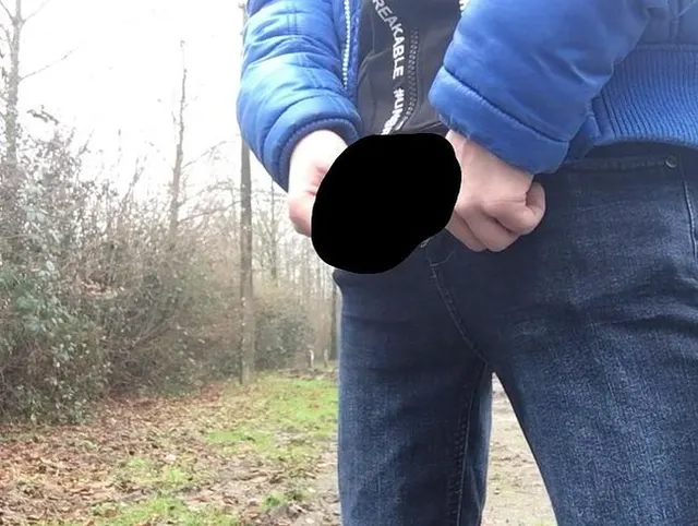 yes I love to take a piss in public