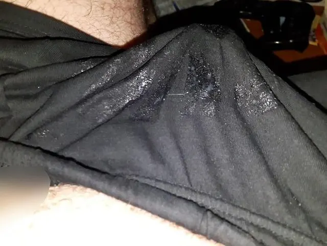 Mein Schlüpfer beim wichsen bespermt -POV