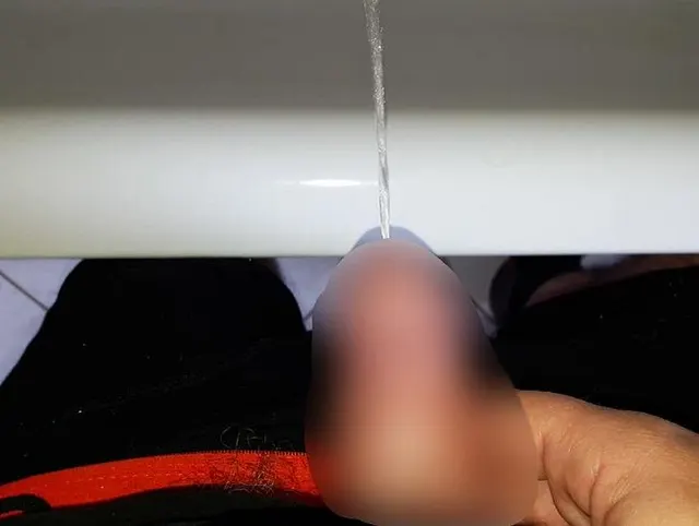 Dominanter Badewannen Piss