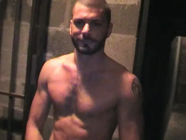 I suck big dick straight on glory holes
