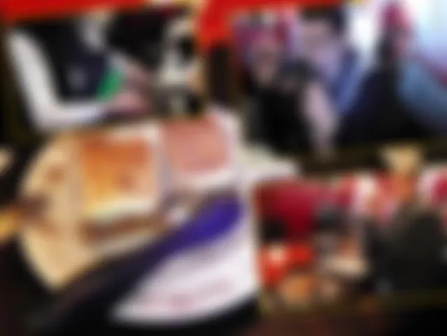 Mein Fick-Boy lutscht Dildo bei FastFood Restaurant