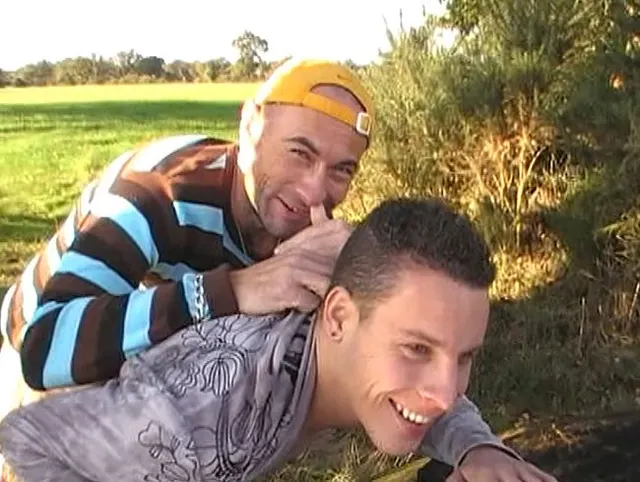 i fuck a twink on public field