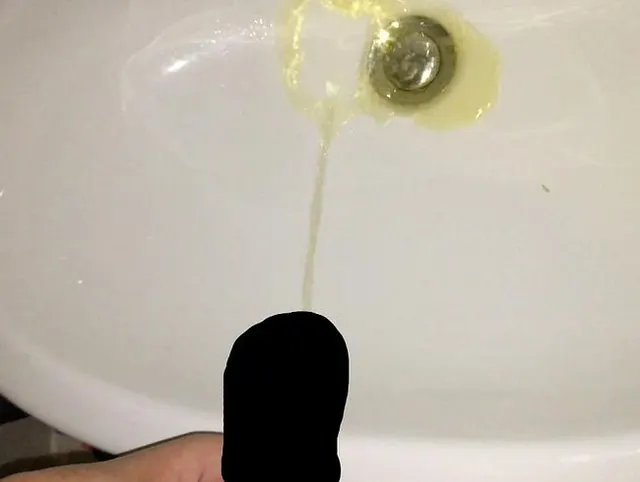 My morning piss was really dirty - Someone voluntarily to drink it?