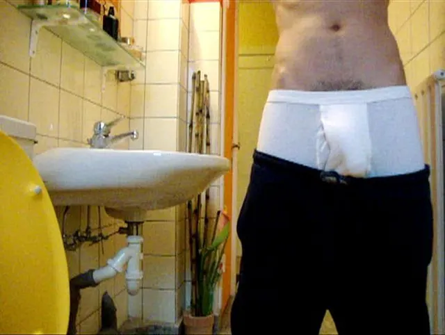 Morgens beim pinkeln