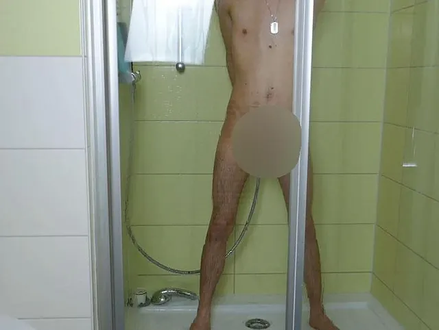 Video 013 - Maxi beim Duschen