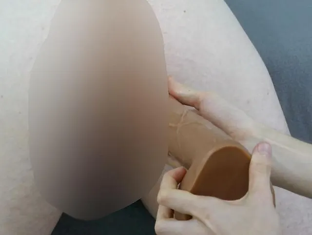 Video 221 - Ich werde mit Monster Dildos bearbeitet - Cam 1 Teil 5-6