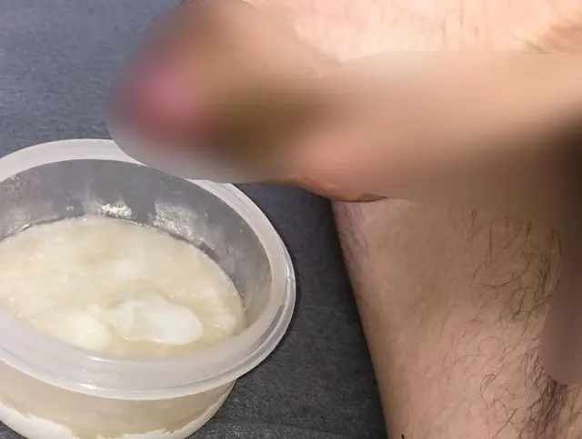 Video 061 - Maxi wichst in seine Spermadose Teil 5-5