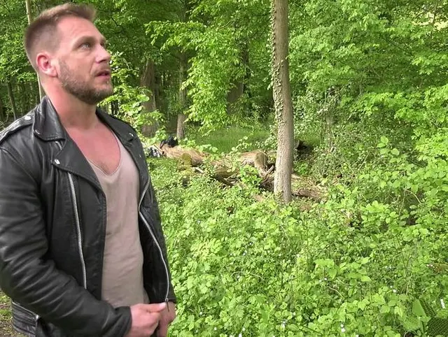 Schwanzjäger - Wilder gay Gruppensex im Wald