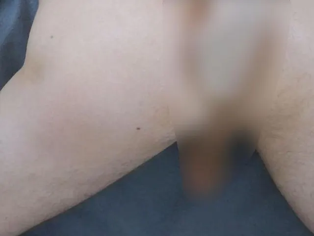 Original Video 056 Cam 2 - Maxi Dehnt sich mit Dildos Teil 3-4