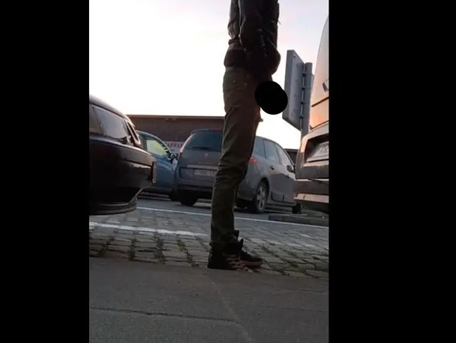 A quick piss stop behind a car - i love pissing