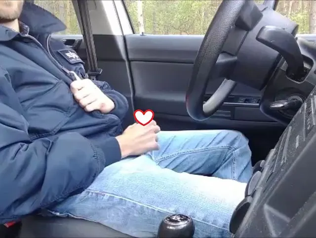 Geil öffentlich in Bomberjacke im Auto abgewichst!