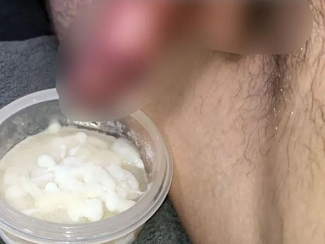 Video 079 - Maxi Spritzt in die Spermadose Cam 1 Teil 2-2