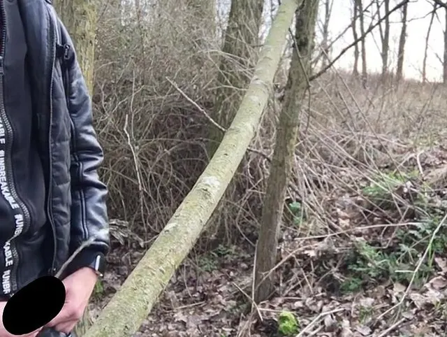 spread my dirty piss in public place