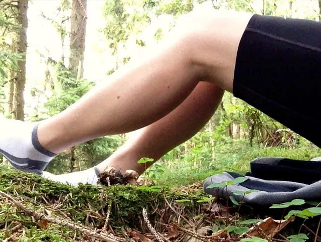Abgewichst beim Mountainbiken im Wald - nach 2 Minuten spritze ich schon ab